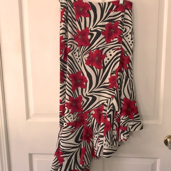 Dresses & Skirts - Asyemtrical  skirt w tag